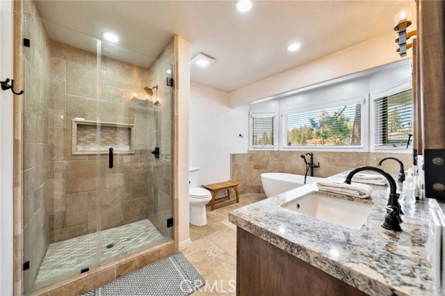 Detail Gallery Image 24 of 61 For 40034 Lakeview Dr, Big Bear Lake,  CA 92315 - 4 Beds | 3/1 Baths