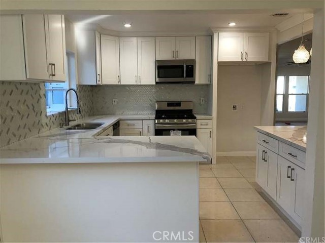 Detail Gallery Image 9 of 15 For 10449 Pioneer Bld, Santa Fe Springs,  CA 90670 - 4 Beds | 2 Baths