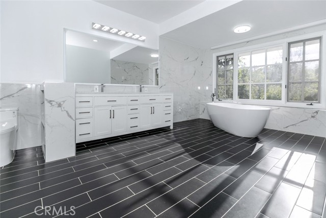 6037 Little Oak Lane, Woodland Hills CA: https://media.crmls.org/medias/731198c7-2020-4062-821b-b11952696075.jpg