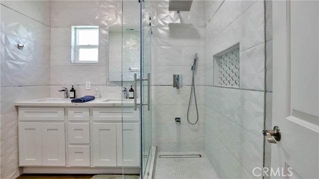 408 S Flower Street, Santa Ana CA: https://media.crmls.org/medias/7311c2be-808a-493b-bede-3c3159c775e5.jpg