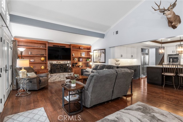2565 Cliff Rd, Upland CA: https://media.crmls.org/medias/73123307-576a-4b37-b903-2007c39a510f.jpg