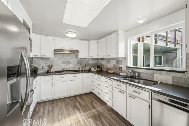 Detail Gallery Image 12 of 44 For 3124 Ocean Dr, Oxnard,  CA 93035 - 3 Beds | 2/1 Baths