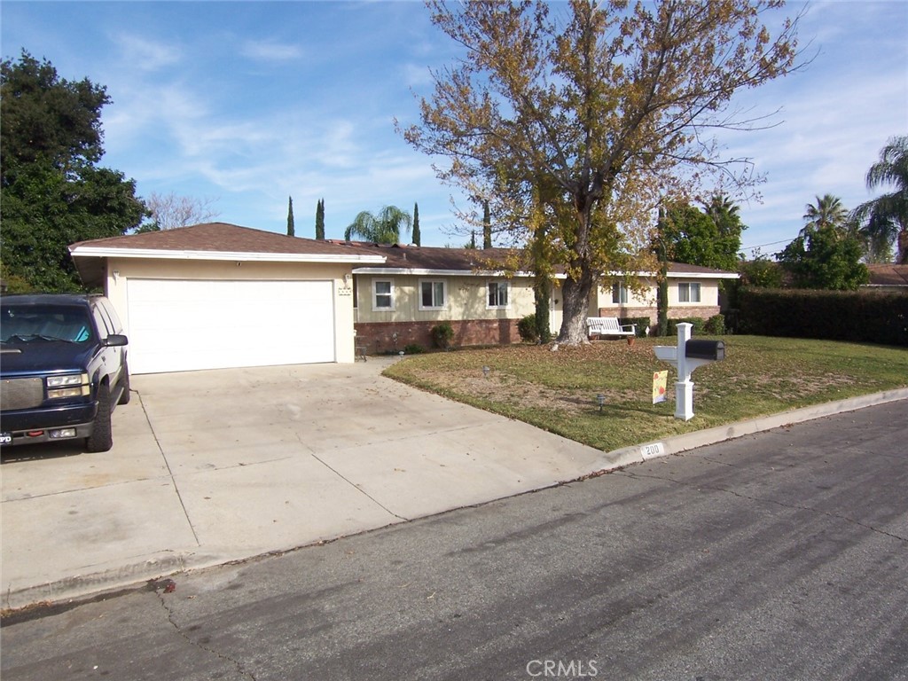 200 E Valencia Street, Rialto, CA 92376