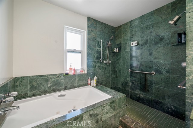 Detail Gallery Image 14 of 27 For 867 Aubrey Ct #3,  Hermosa Beach,  CA 90254 - 3 Beds | 3/1 Baths