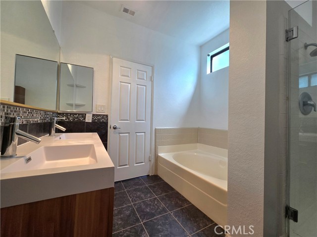 Detail Gallery Image 29 of 44 For 12355 Chandler Bld #202,  Valley Village,  CA 91607 - 2 Beds | 2 Baths