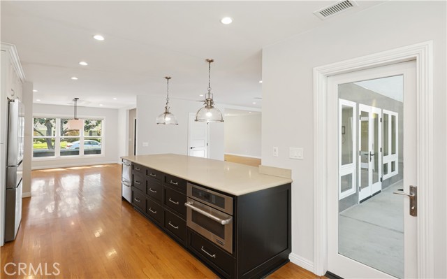 Detail Gallery Image 10 of 43 For 933 W Riviera Dr., Santa Ana,  CA 92705 - 3 Beds | 2/1 Baths