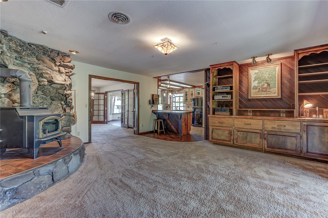 Detail Gallery Image 33 of 73 For 9809 N. Old Stage Road, Weed,  CA 96094 - 4 Beds | 3/1 Baths