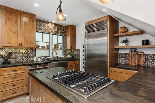 Detail Gallery Image 14 of 35 For 261 Granada Ave, Long Beach,  CA 90803 - 4 Beds | 2/1 Baths