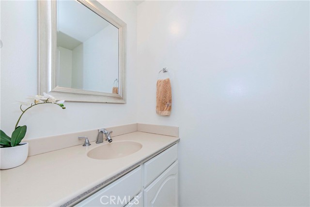 2401 El Portal Way, Oxnard CA: https://media.crmls.org/medias/73150052-abeb-4c92-88d7-8c9661b01fb2.jpg