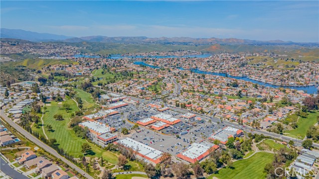 23825 N Canyon Lake Drive, Canyon Lake CA: https://media.crmls.org/medias/731557cb-842d-4730-98e9-2d7d079fd098.jpg