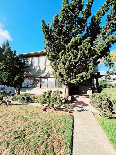 325 S. Los Robles, Pasadena CA: https://media.crmls.org/medias/73156bad-f247-4316-bb01-70dcfe21e35a.jpg