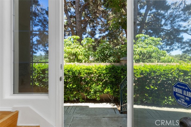 10 Palmieri Aisle, Irvine CA: https://media.crmls.org/medias/73157026-f911-4f83-9322-522c645a6c79.jpg