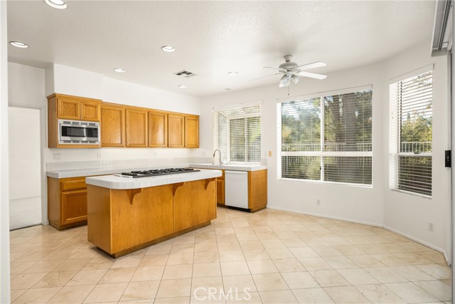 Detail Gallery Image 16 of 45 For 823 S Parkglen Pl, Anaheim Hills,  CA 92808 - 4 Beds | 3/1 Baths