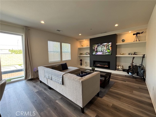 Detail Gallery Image 4 of 26 For 9605 Bonsai Ln, Riverside,  CA 92508 - 5 Beds | 3 Baths