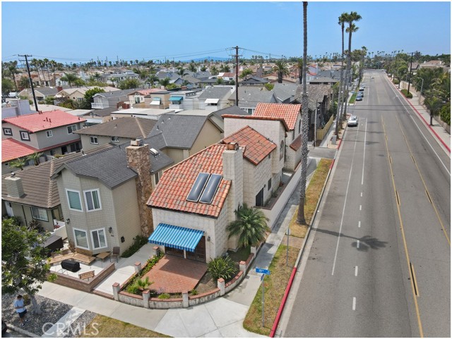 627 19th Street, Huntington Beach CA: https://media.crmls.org/medias/73179cf2-9db4-4010-8bfd-18eedace4b56.jpg