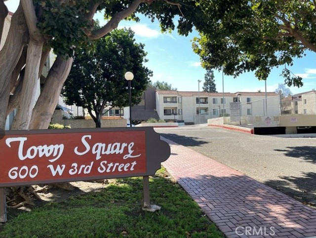 600 W 3rd Street Street, Santa Ana CA: https://media.crmls.org/medias/73182cad-89fd-4b0b-95f4-6222469131aa.jpg