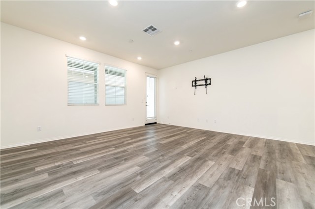 Detail Gallery Image 9 of 27 For 5901 Oatfield Ave, Corona,  CA 92880 - 3 Beds | 2/1 Baths
