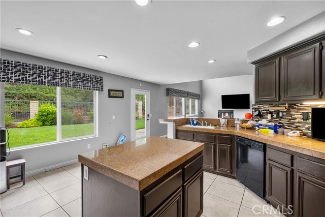 Detail Gallery Image 11 of 40 For 26426 Cardinal Dr, Canyon Country,  CA 91387 - 5 Beds | 4 Baths