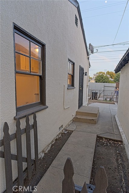 550 N 1st Avenue, Upland CA: https://media.crmls.org/medias/731a88a8-470c-434f-ac60-58bef38d1936.jpg