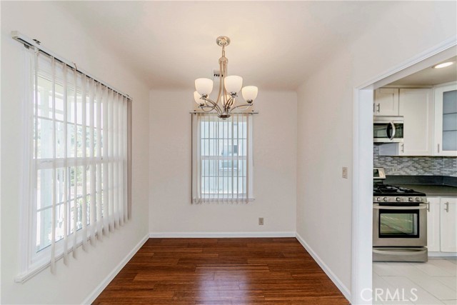 Detail Gallery Image 14 of 52 For 2944 Mayfield Ave, La Crescenta,  CA 91214 - 3 Beds | 2 Baths