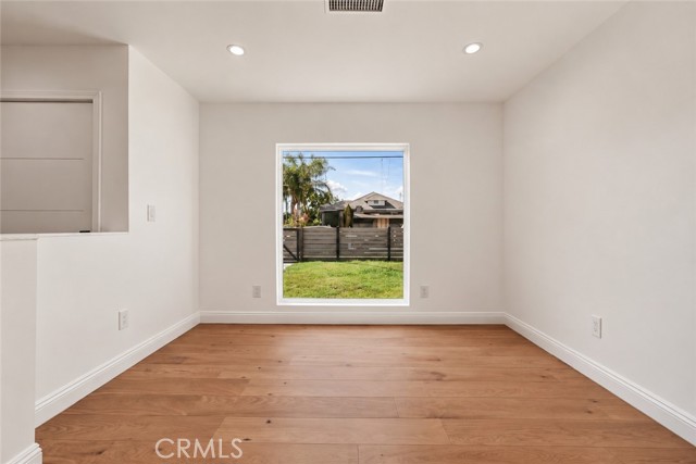 21001 Gault Street photo 4