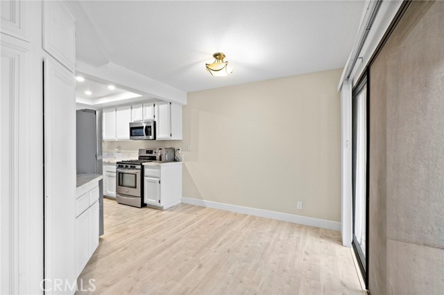 Detail Gallery Image 10 of 39 For 6 Fieldflower, Irvine,  CA 92614 - 3 Beds | 2/1 Baths