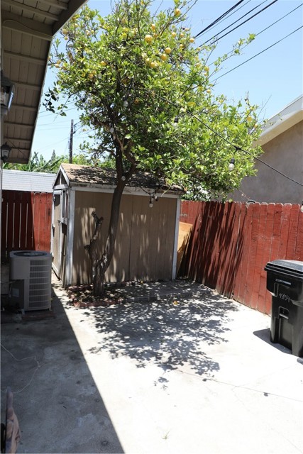 15154 Oliva Avenue, Paramount CA: https://media.crmls.org/medias/731d06a7-326f-49c7-8e42-4335e3735c69.jpg
