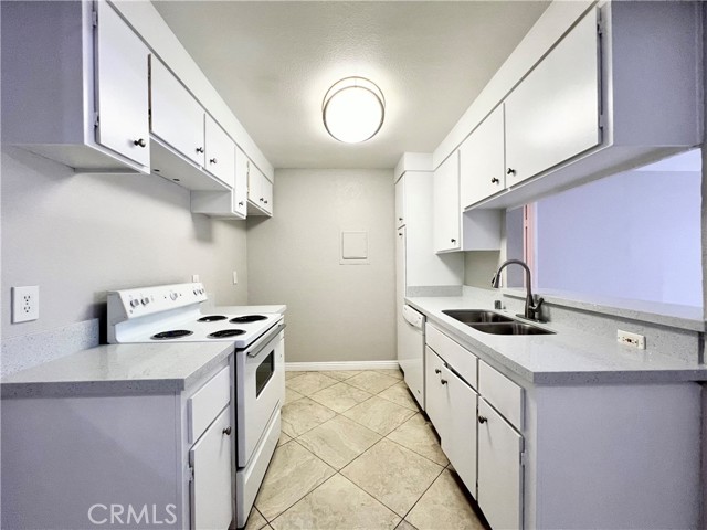 Detail Gallery Image 2 of 11 For 1345 Cabrillo Park Dr #M07,  Santa Ana,  CA 92701 - 1 Beds | 1 Baths