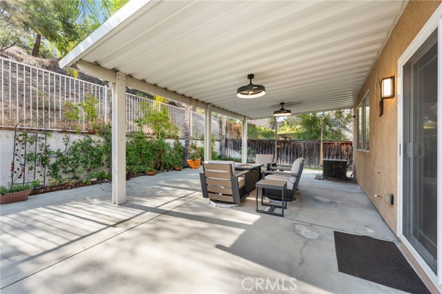 16192 Setting Sun Circle, Riverside CA: https://media.crmls.org/medias/731ededd-88da-4c8f-9e11-8cde84fda82b.jpg