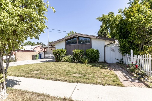 Detail Gallery Image 2 of 33 For 13727 Leadwell St, Van Nuys,  CA 91405 - 3 Beds | 1/1 Baths