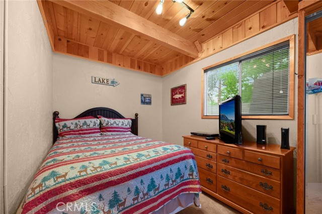 Detail Gallery Image 14 of 27 For 747 Holmes Ln, Sugarloaf,  CA 92386 - 2 Beds | 1 Baths