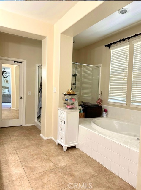 Detail Gallery Image 8 of 14 For 24325 El Molina Ave, Valencia,  CA 91355 - 4 Beds | 2/1 Baths