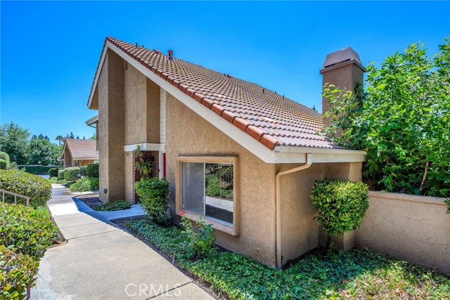 335 Sprucewood Avenue, Oak Park CA: https://media.crmls.org/medias/73202f8a-bb6a-4cfb-9f94-73c4b5038350.jpg