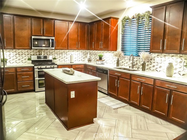 Detail Gallery Image 29 of 66 For 18052 Passionflower, San Bernardino,  CA 92407 - 4 Beds | 3 Baths