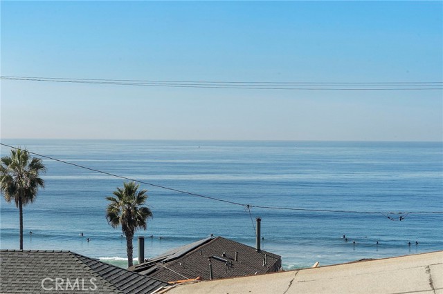 200 Moonstone Street, Manhattan Beach CA: https://media.crmls.org/medias/732165b9-f430-4229-b811-e9c10c6aee5a.jpg