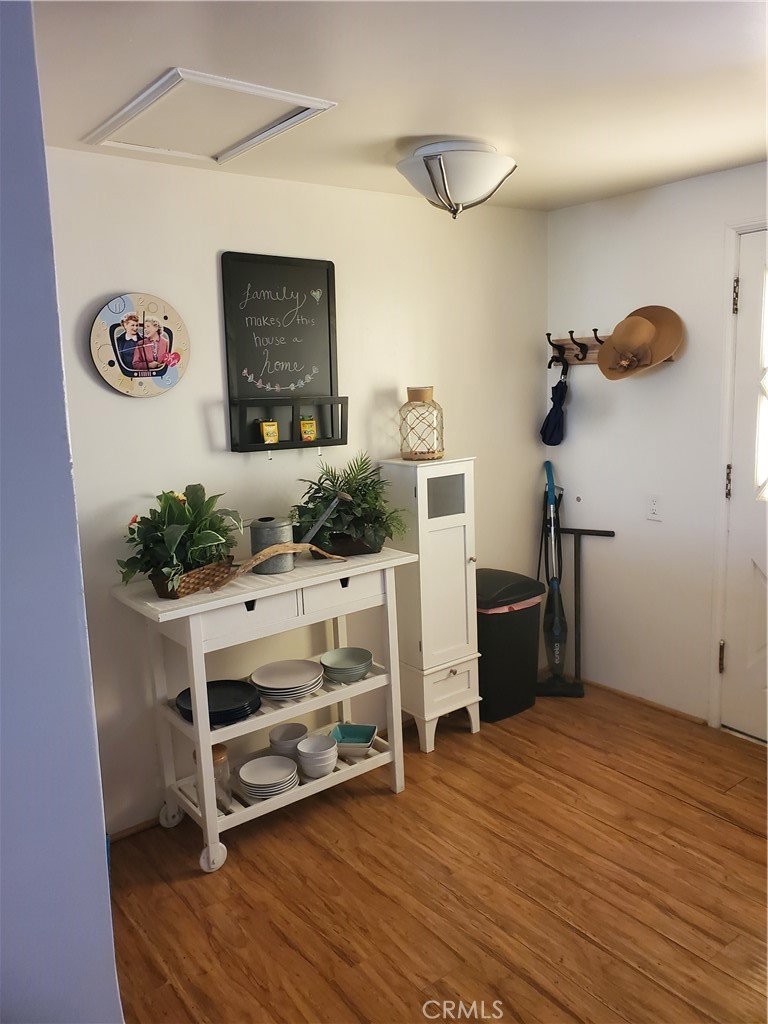 https://media.crmls.org/medias/7321973f-591a-4696-9c3a-73614a26b00f.jpg?preset=X-Large