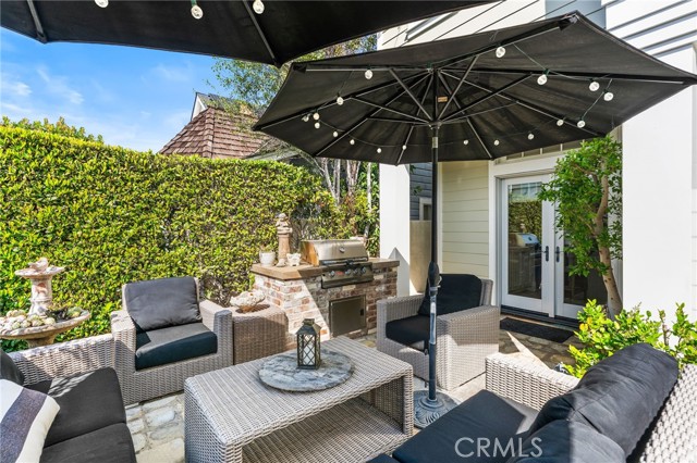 Detail Gallery Image 4 of 37 For 220 Coral, Newport Beach,  CA 92662 - 3 Beds | 3/1 Baths