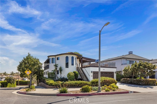 Detail Gallery Image 2 of 52 For 7836 W 81st, Playa Del Rey,  CA 90293 - 4 Beds | 2/1 Baths