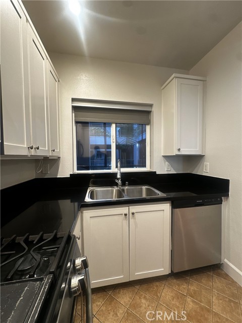 Detail Gallery Image 4 of 21 For 6038 Carlton Way #207,  Los Angeles,  CA 90028 - 2 Beds | 3 Baths