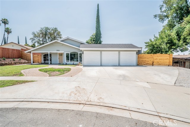 306 Felisa Court, Redlands CA: https://media.crmls.org/medias/732563f2-2d66-4091-b07b-e3594e43c4ea.jpg