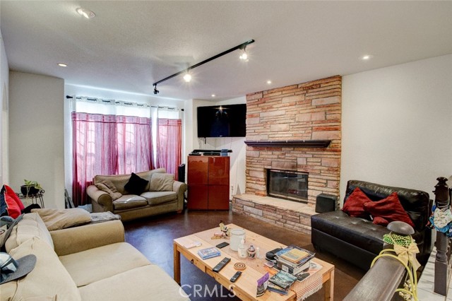 Detail Gallery Image 11 of 38 For 35621 Epple St, Murrieta,  CA 92563 - 4 Beds | 3/1 Baths