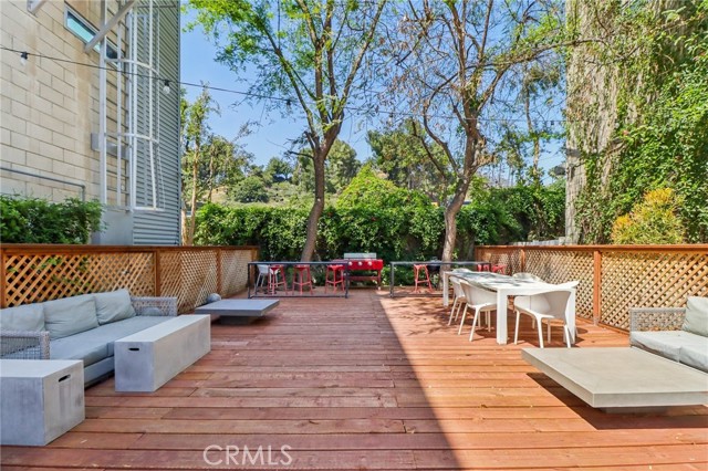 3450 Cahuenga W Boulevard, Los Angeles CA: https://media.crmls.org/medias/7325f6fb-57dc-4a65-b3bc-ed6e59ed536a.jpg