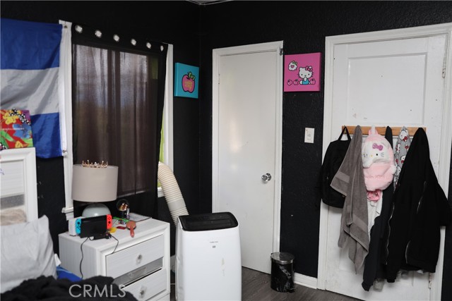 927 W 82nd Street, Los Angeles CA: https://media.crmls.org/medias/732605e3-d42e-42d1-93b4-9f13021033fc.jpg