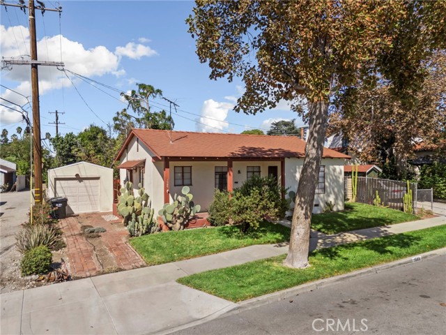 1565 North Palomares