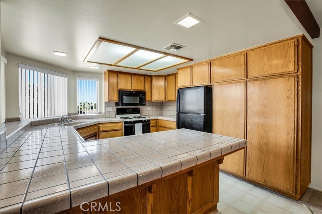 Detail Gallery Image 13 of 39 For 8318 Palomar Ave, Yucca Valley,  CA 92284 - 2 Beds | 2 Baths