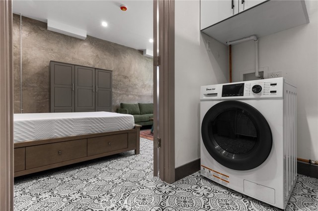 Detail Gallery Image 14 of 15 For 2211 1/2 Hyperion Ave, Los Angeles,  CA 90027 - 0 Beds | 1 Baths