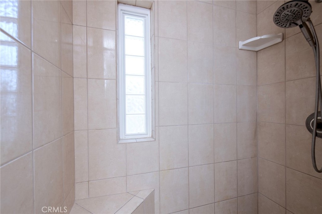 https://media.crmls.org/medias/7329983b-a640-474e-9990-557a4025929d.jpg?preset=X-Large