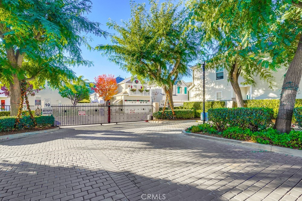 https://media.crmls.org/medias/732a17c3-eed5-4f28-9bd2-e62585deba62.jpg?preset=X-Large