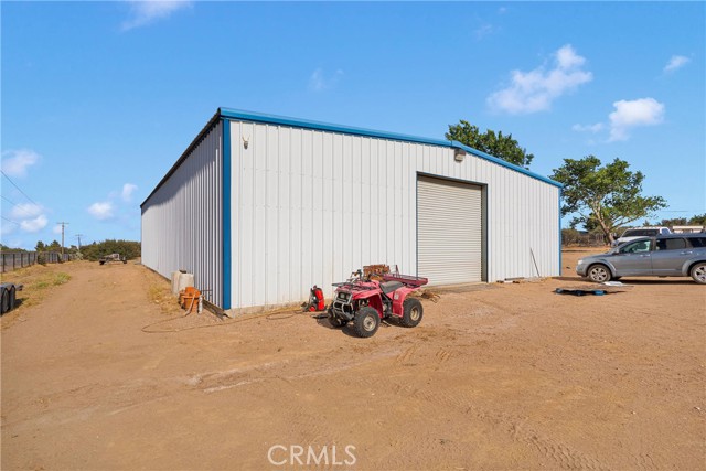 8381 White Road, Phelan CA: https://media.crmls.org/medias/732a1f57-3fc6-4396-bda1-deb2c7f472a7.jpg
