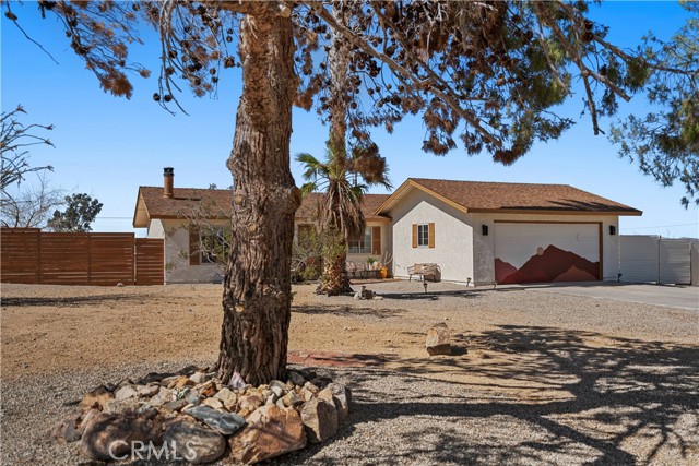 Detail Gallery Image 7 of 57 For 63608 Jadeite St, Joshua Tree,  CA 92252 - 2 Beds | 1 Baths